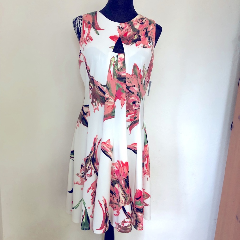 GABBY SKYE Gorgeous Floral Flared Dress w Thicker Rich Fabric - Great Feel!🌷